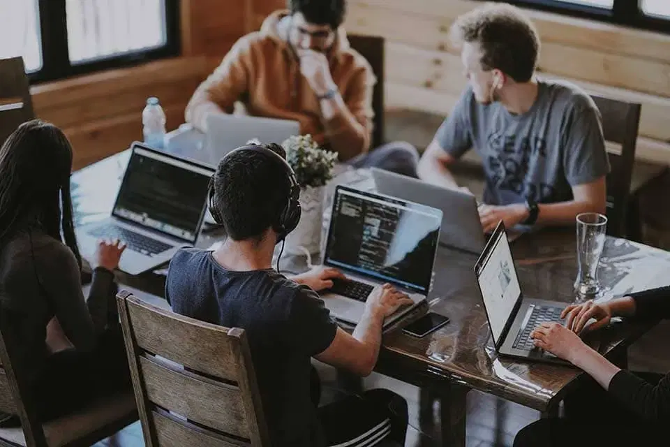 Collaboration: one holds a process flowchart, the other writes code in vs code